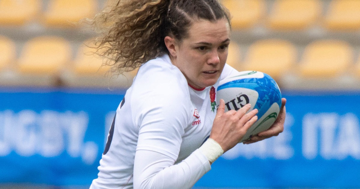 Ellie Kildunne playing for England