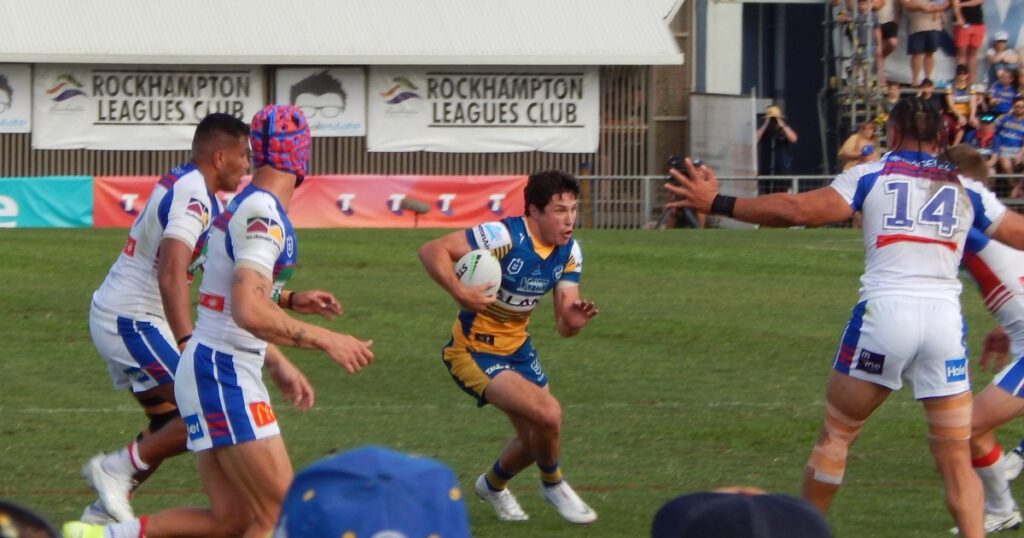 Newcastle Knights players defending in an NRL finals match against Parramatta