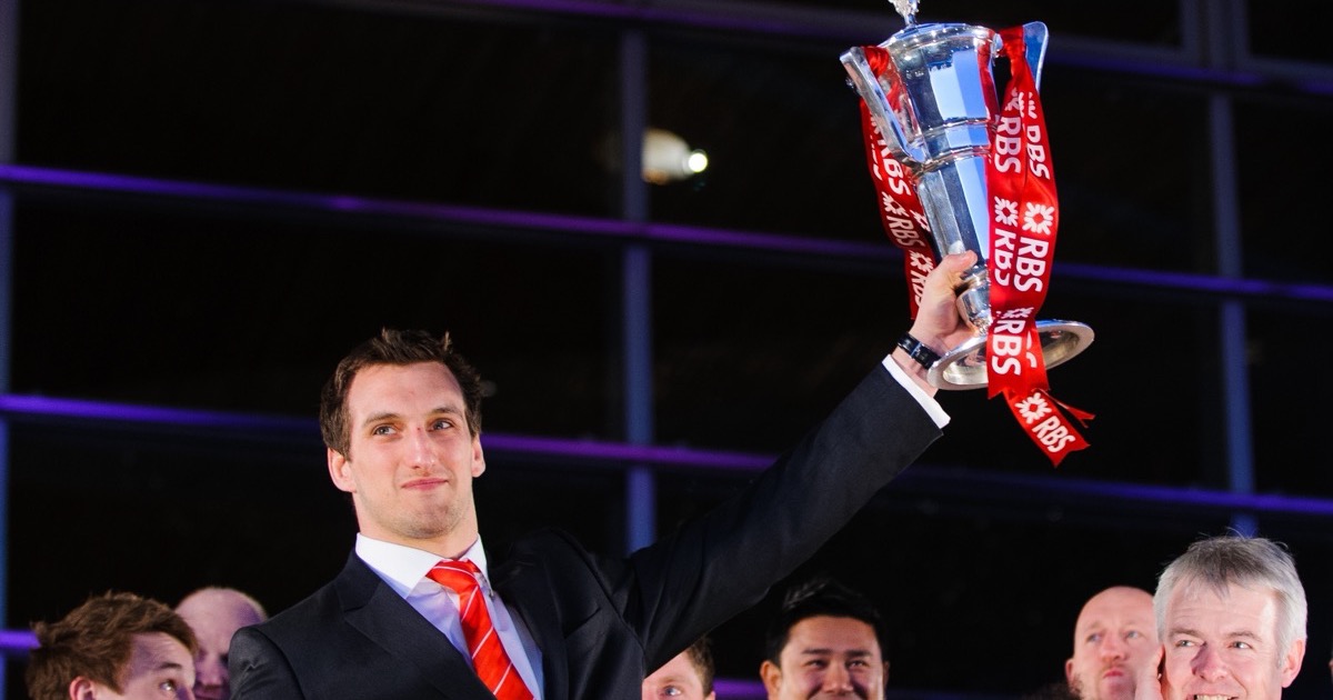 Sam Warburton lifts the Six Nations trophy