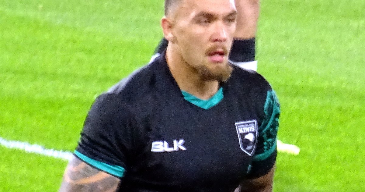 James Fisher-Harris in a black New Zealand Kiwis jersey on the field
