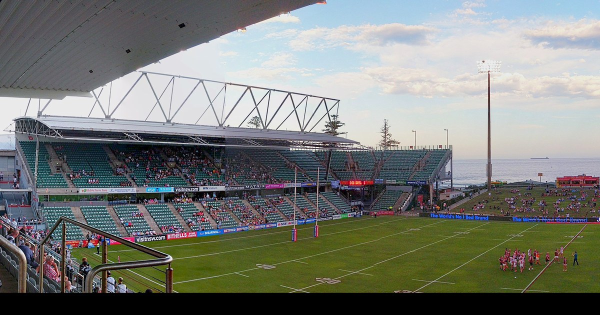 WIN Stadium in Wollongong before kick-off, with the ocean visible beyond the ground